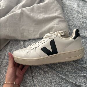 Veja men White and Black Sneakers